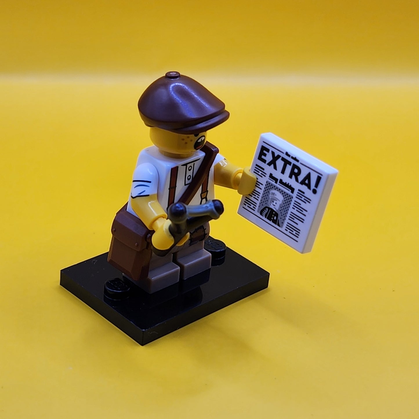 Newspaper Kid CMF Minifigure Lego Series 24 Minifigure col24-12