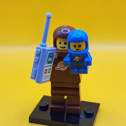 Brown Astronaut And Spacebaby CMF Minifigure Lego series 24 Minifigure CMF col24-3