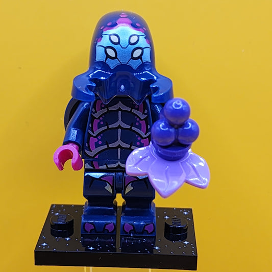Alien Beetlezoid Series 26 CMF Minifigure Lego (Complete Set, with stand and accessories) col26-10