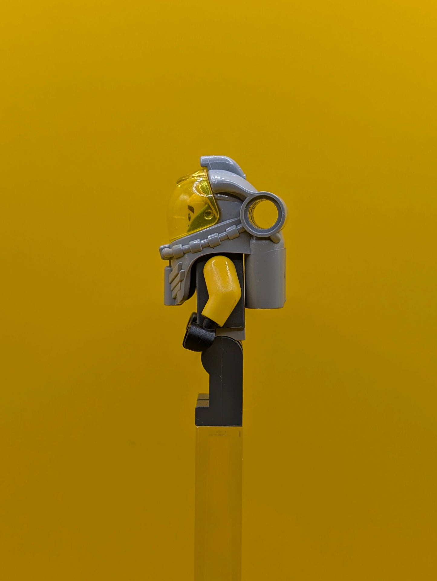 Axel atl016 With Yellow Flippers and Trans-Yellow Visor Atlantis Lego Minifigure