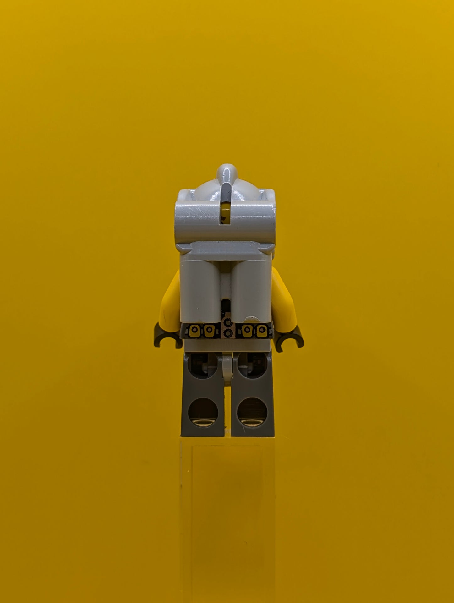 Axel atl016 With Yellow Flippers and Trans-Yellow Visor Atlantis Lego Minifigure