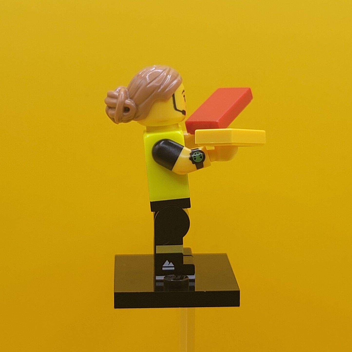 Football Referee col24-1 CMF Series 24 Minifigure Lego (Complete Set, with stand and accessories)