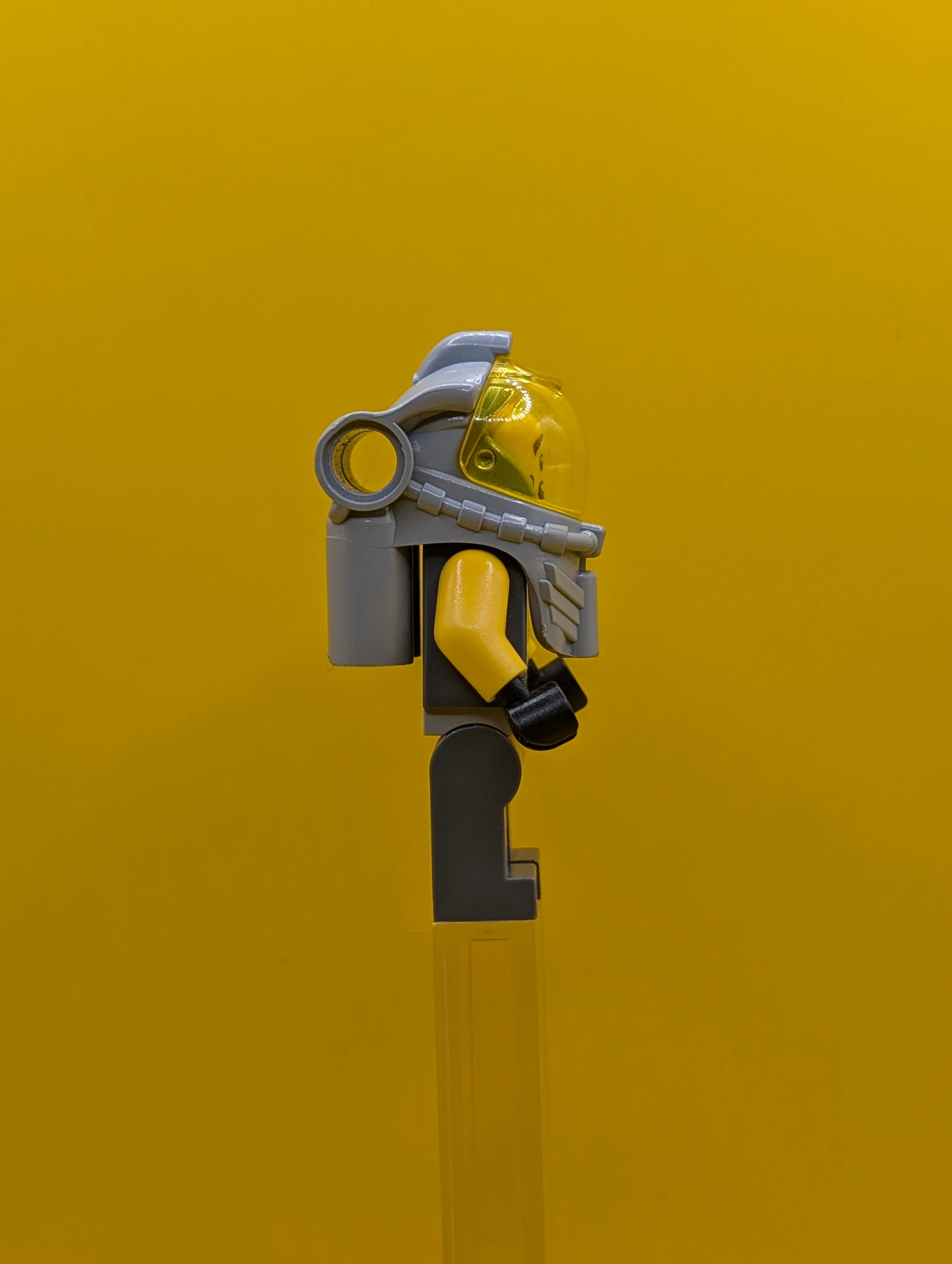 Axel atl016 With Yellow Flippers and Trans-Yellow Visor Atlantis Lego Minifigure