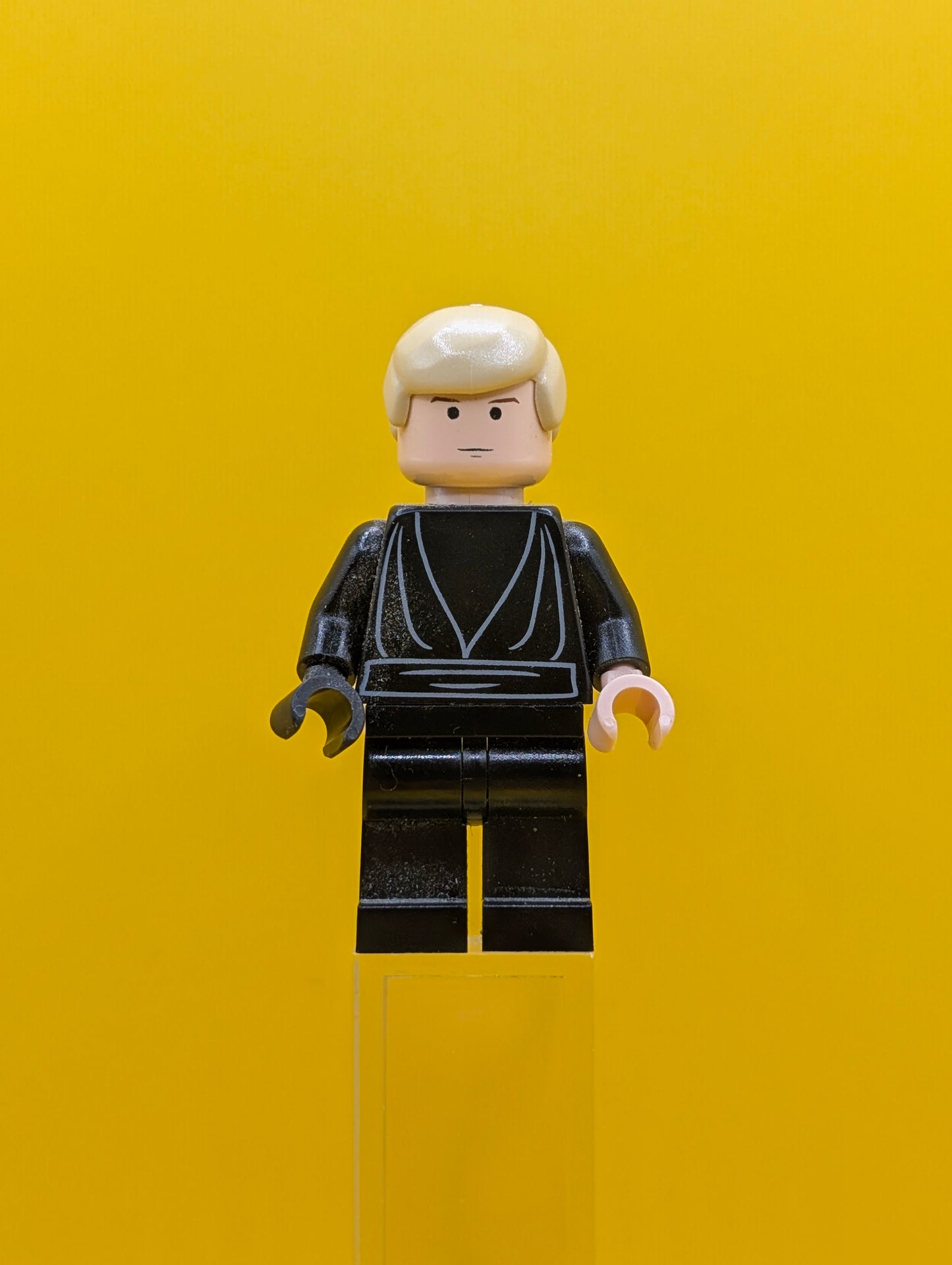 Luke Skywalker sw0083 Light Nougat, Black Tunic Star Wars Lego Minifigure