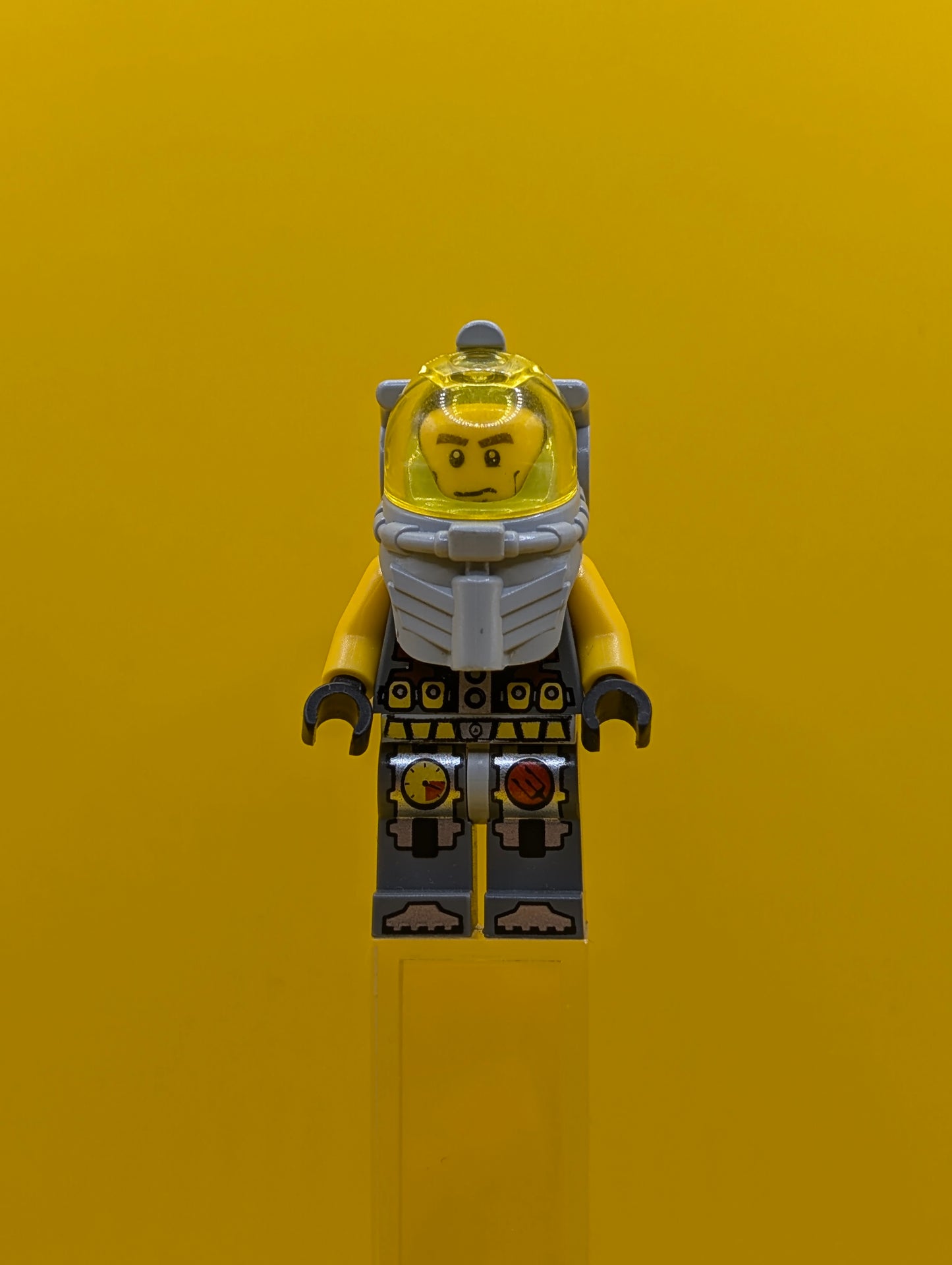 Axel atl016 With Yellow Flippers and Trans-Yellow Visor Atlantis Lego Minifigure