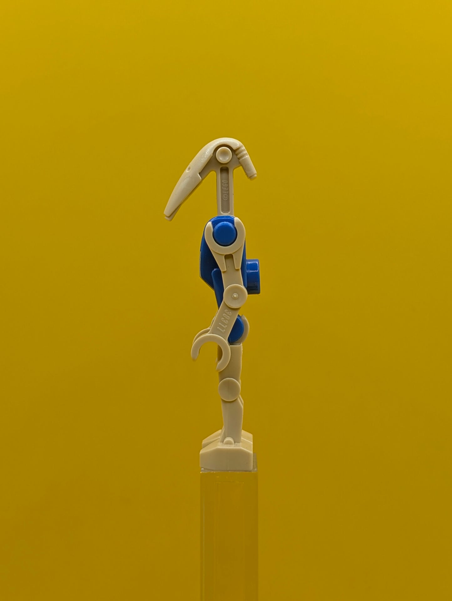 Battle Droid Pilot sw0300 Blue Torso with Tan Insignia, Angled Arms Star Wars Lego Minifigure