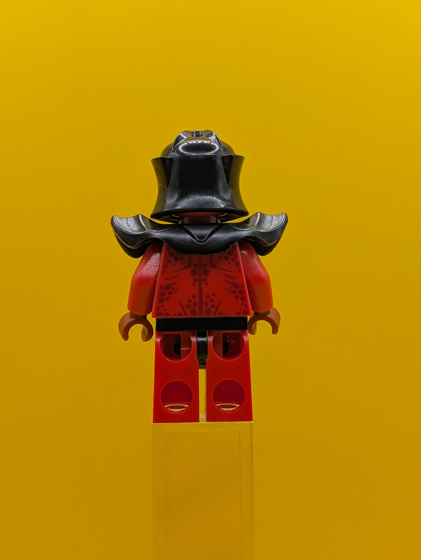 Crust Smasher nex012 Bare Chest, Red Legs, Black Shoulder Pads Armor Nexo Knights Lego Minifigure