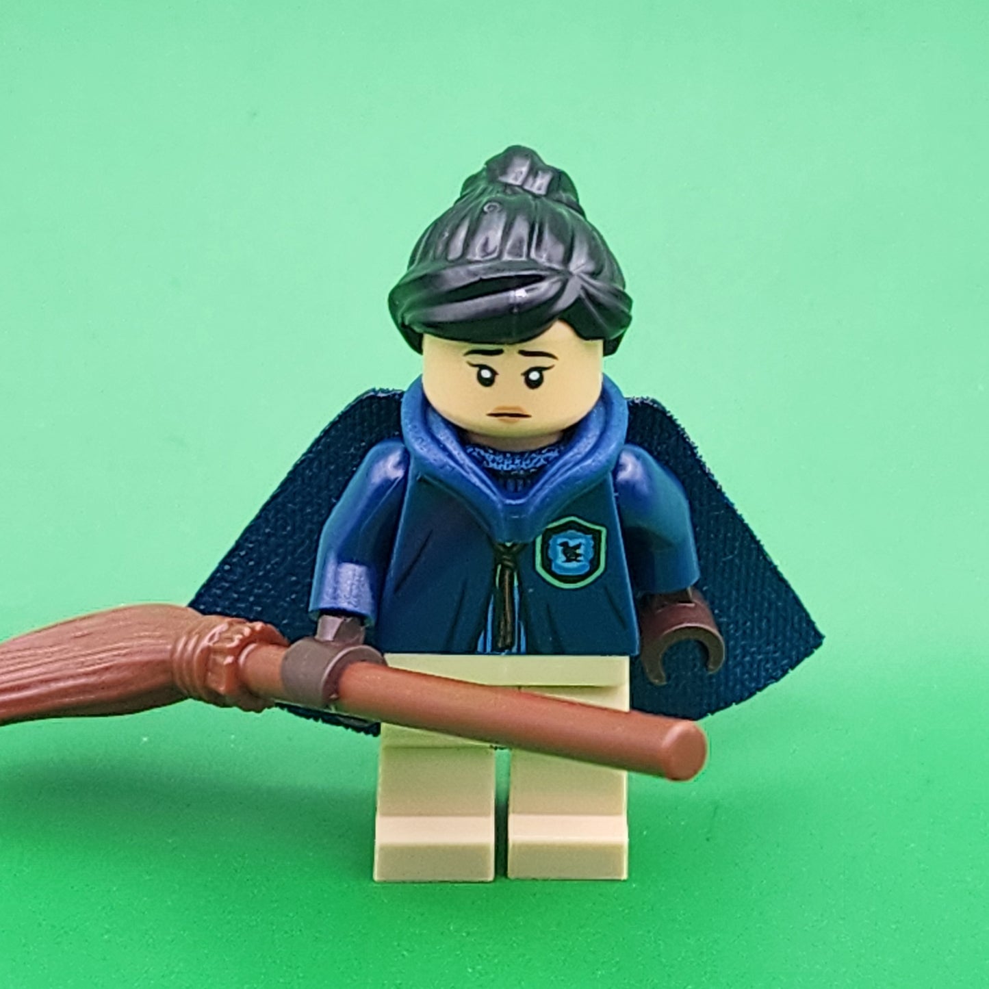 Lego Cho Chang Minifigure Ravenclaw Quidditch Uniform hp428 Hood Cape Broom