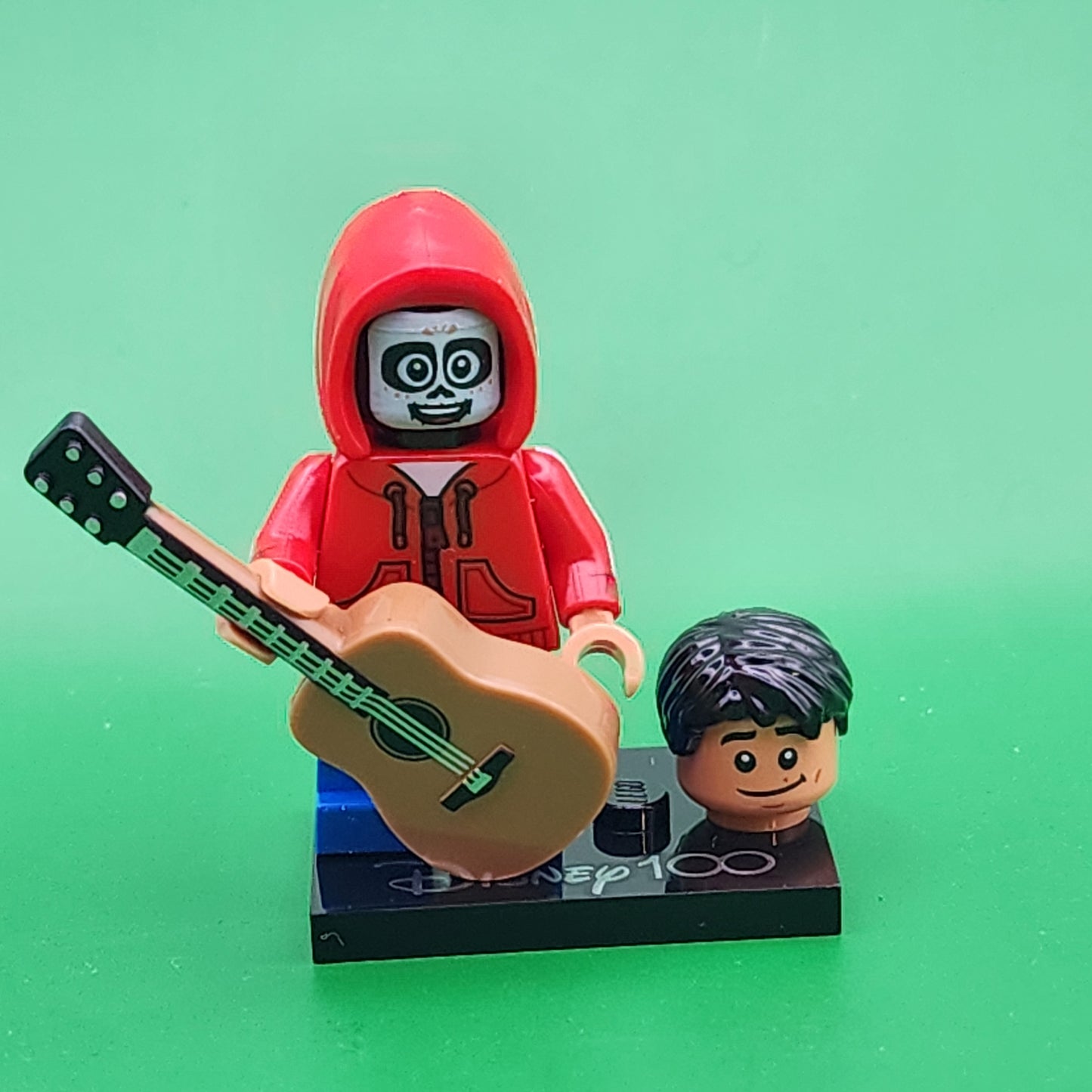 Lego Miguel Disney 100 Minifigure Guitar and extra Head