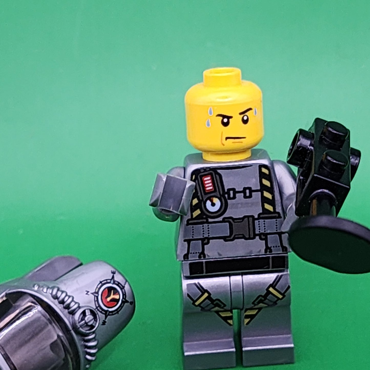 Lego Volcano Explorer Minifigure Male Scientist with Heatsuit, Sweat Drops cty0690 Volcano Explorers