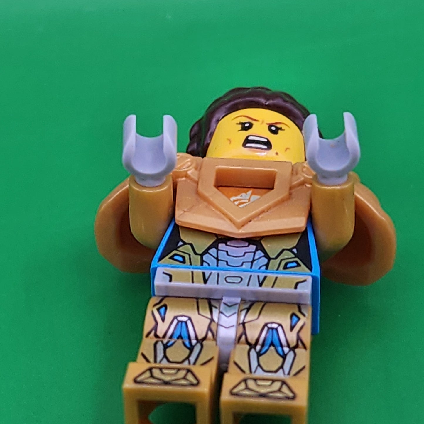 Lego Queen Halbert Minifigure Pearl Gold Armor nex066 NEXO KNIGHTS