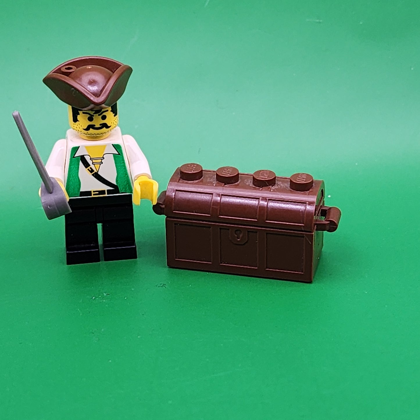 Lego Pirate Green Vest Minifigure Black Legs, Brown Pirate Triangle Hat pi048 Pirates