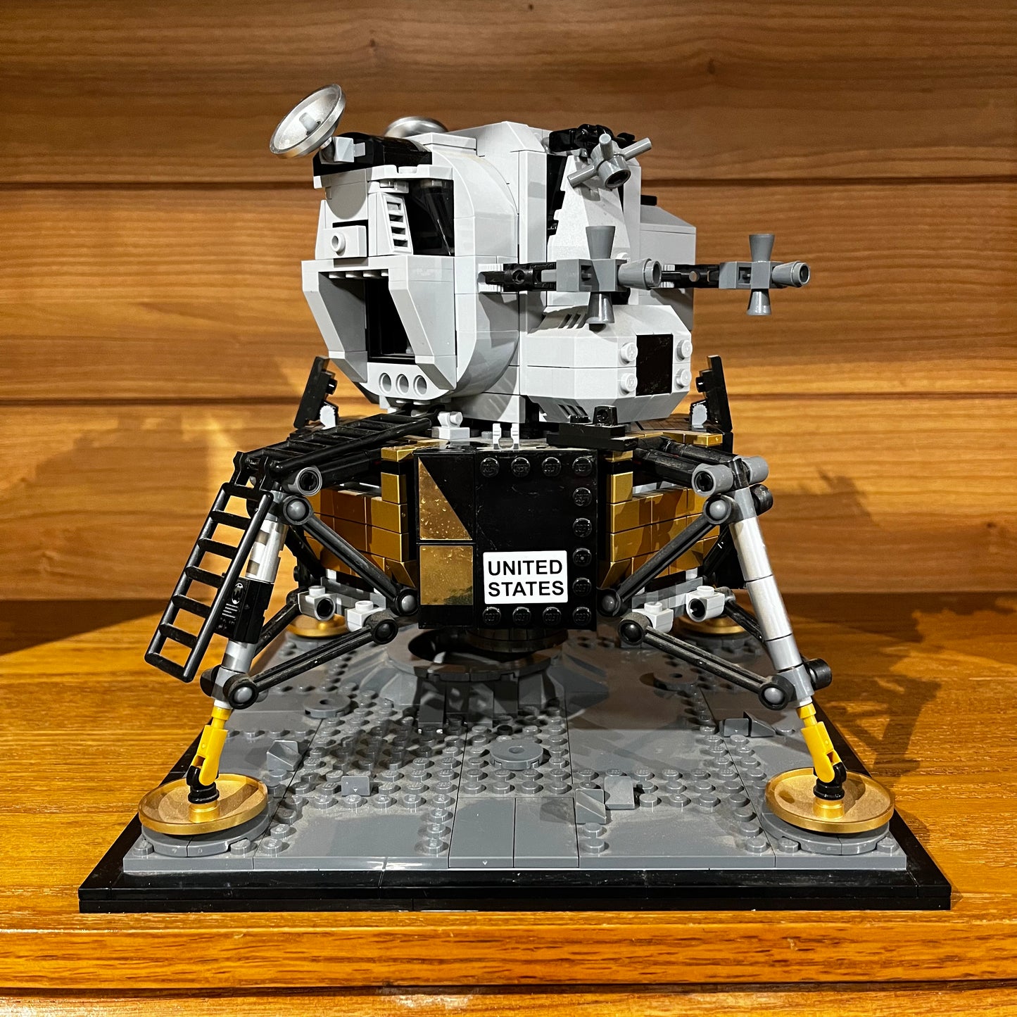 Creator NASA Apollo 11 Lunar Lander Pre-Built Lego 10266 set