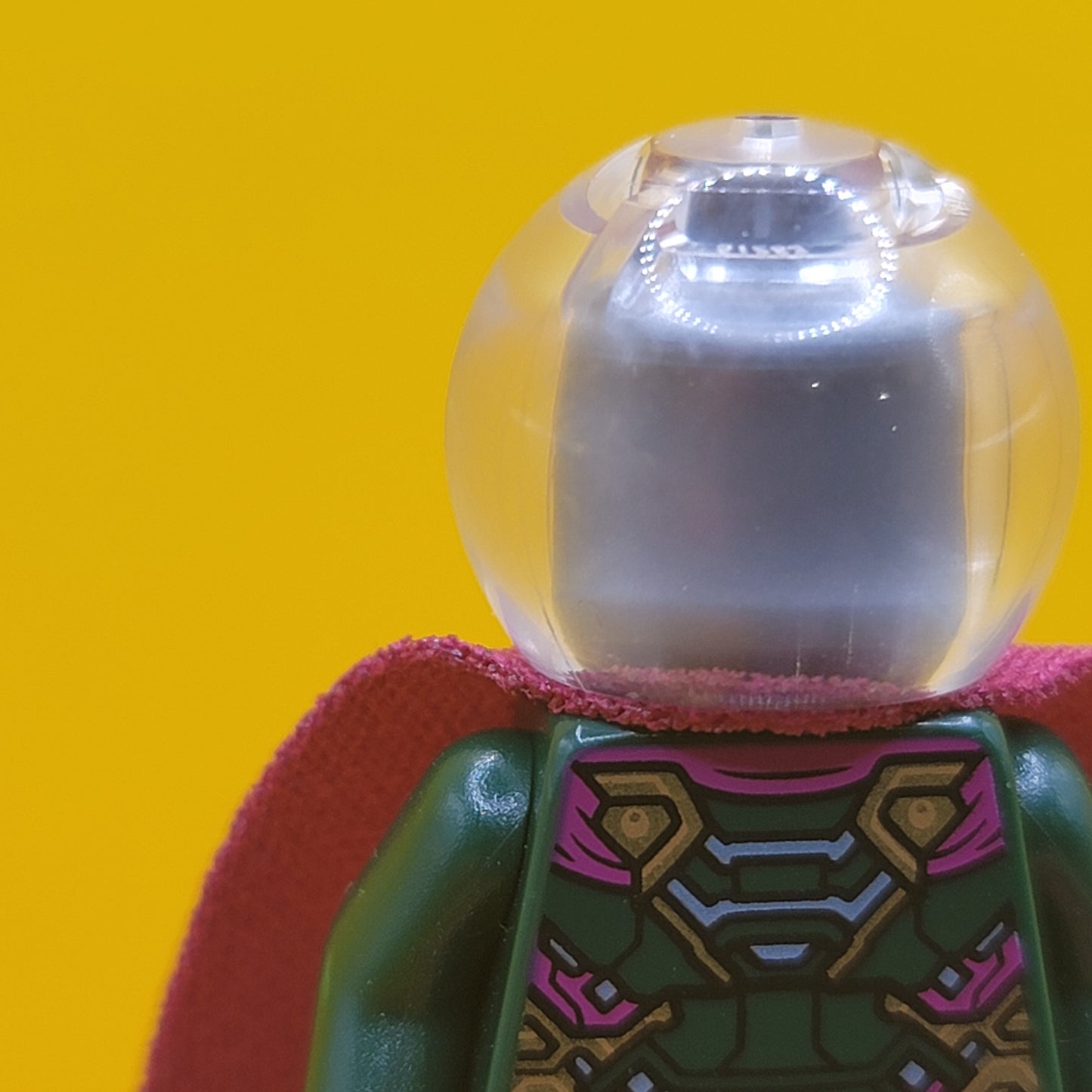 Mysterio sh0580 Magenta trim Flat Silver Head Trans Clear Helmet Minifigure Lego