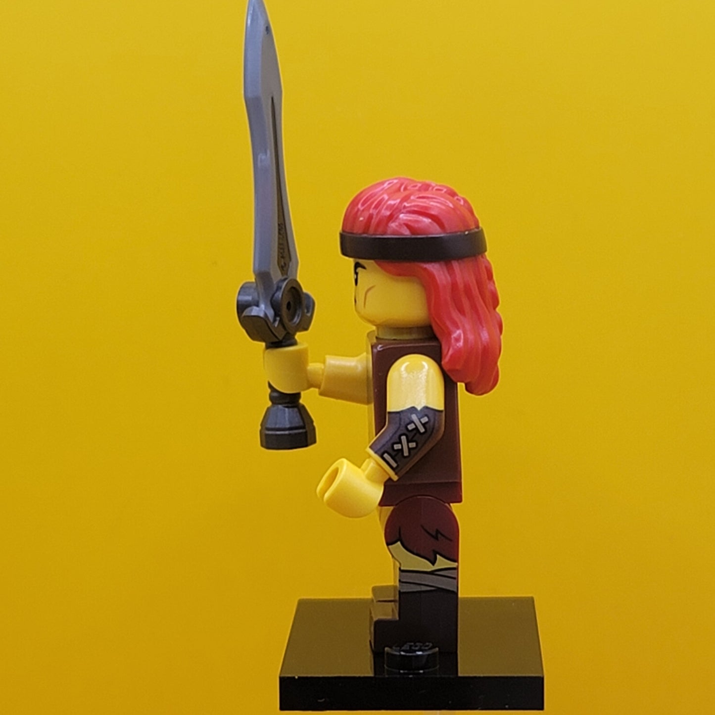 Fierce Barbarian col25-11 CMF Series 25 Minifigure Lego (Complete Set, with stand and accessories)