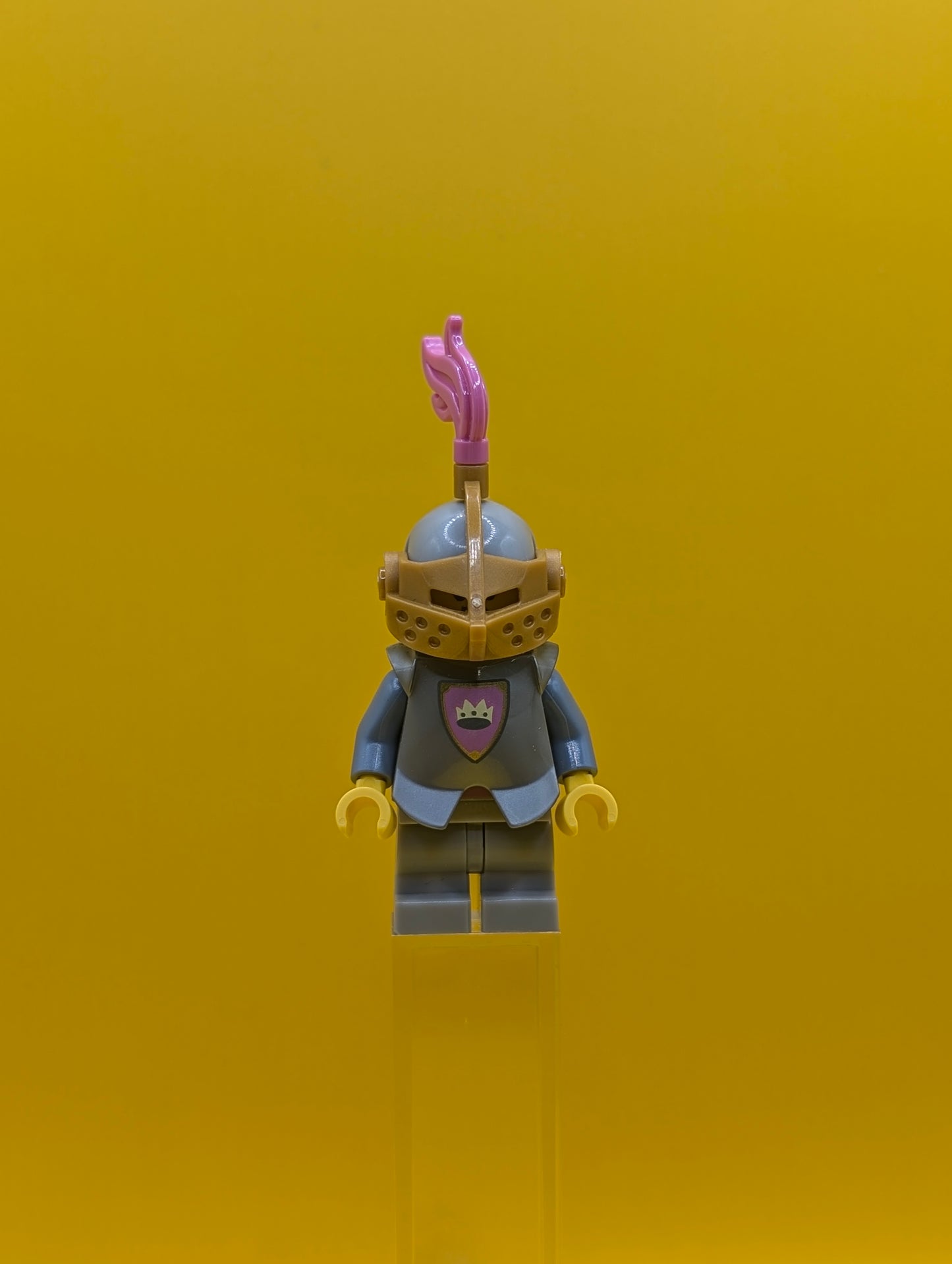 Knight of The Yellow Castle col408 Series 23 (minifigure only without stand or accessories) CMF Minifigure Lego