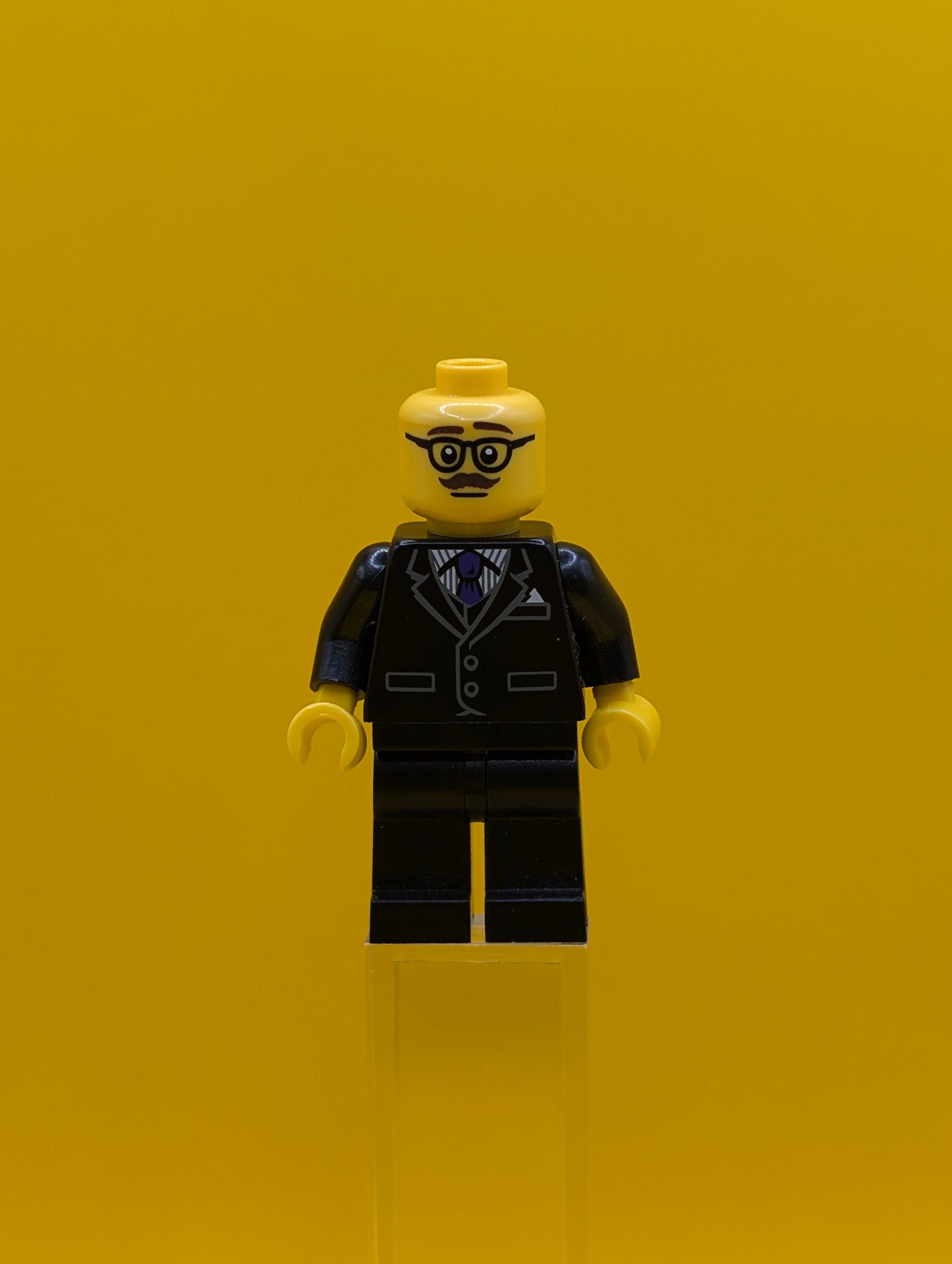 Businessman Series 8 col120 (minifigure only without stand or accessories) CMF Minifigure Lego