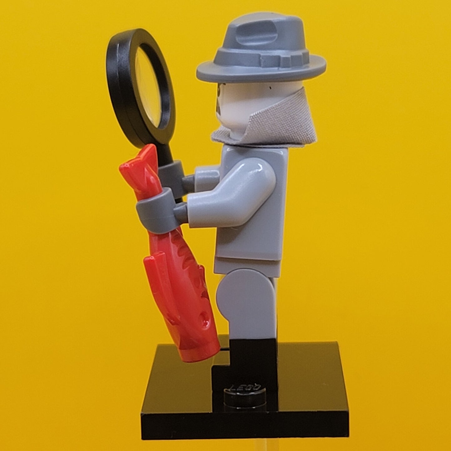 Film Noir Detective col25-1 CMF Series 25 Minifigure Lego (Complete Set, with stand and accessories)