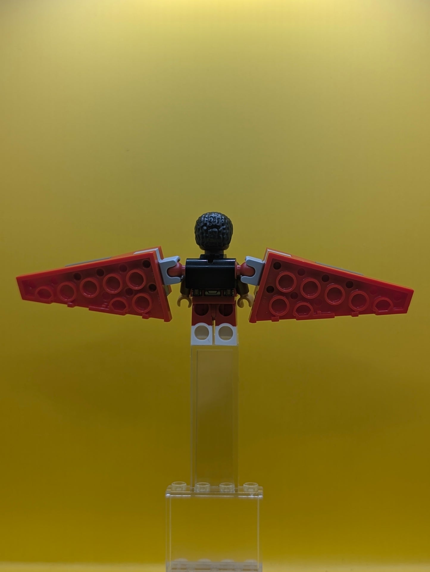 Falcon sh0642 Red Brick Built Wings Minifigure Lego