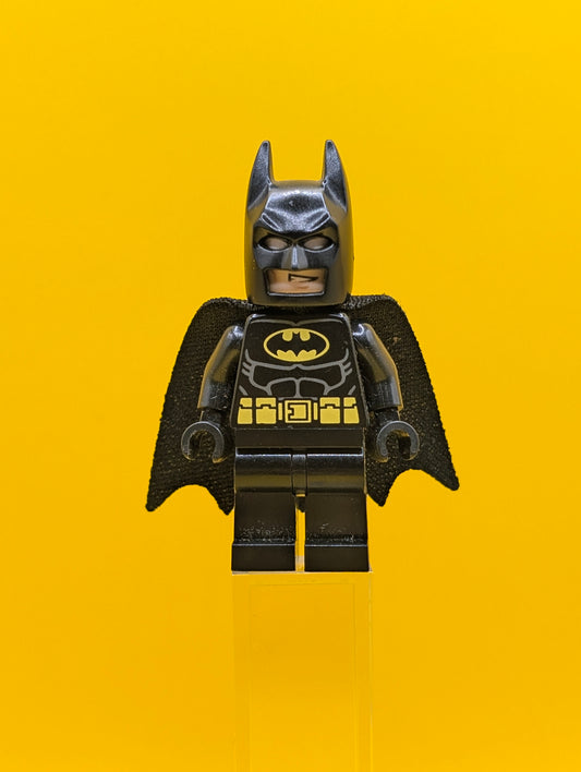 Batman sh0016b Black Suit Yellow Belt and Crest DC Minifigure Lego