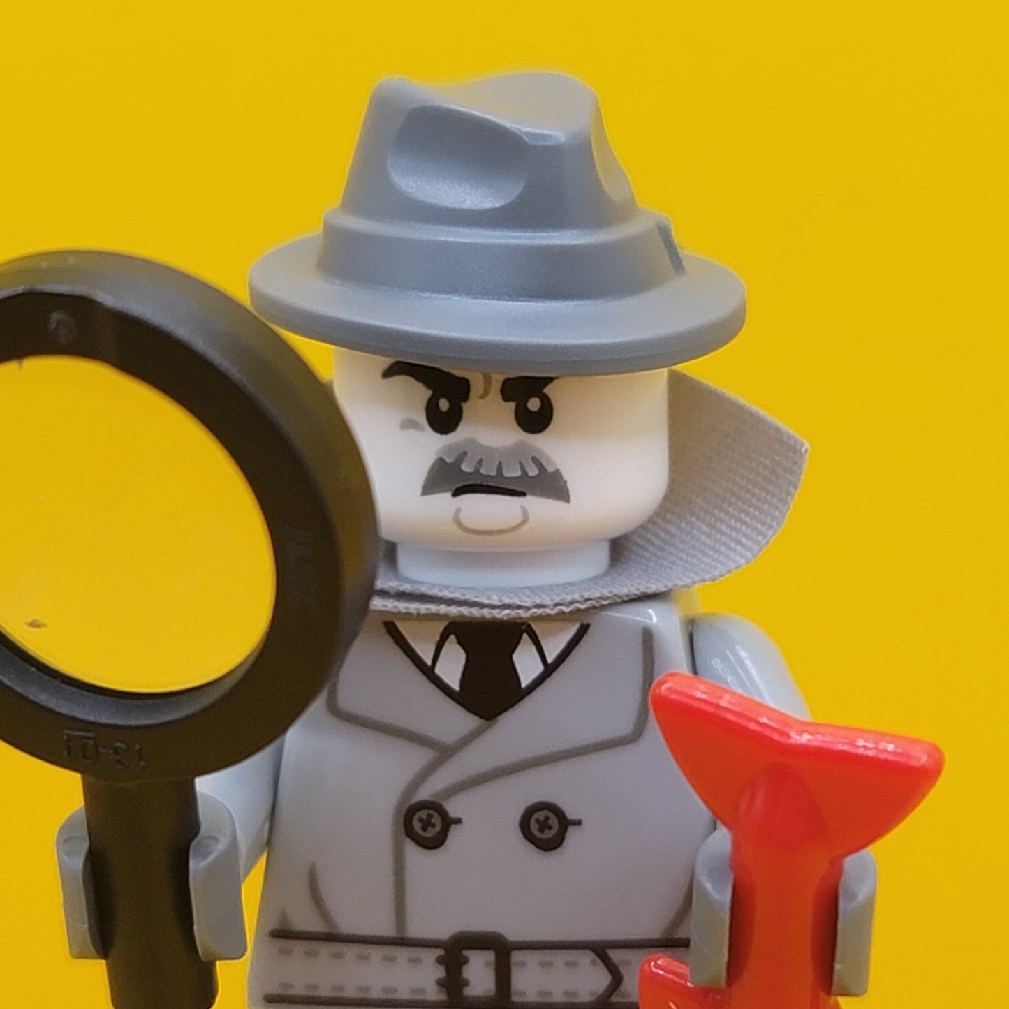 Film Noir Detective col25-1 CMF Series 25 Minifigure Lego (Complete Set, with stand and accessories)