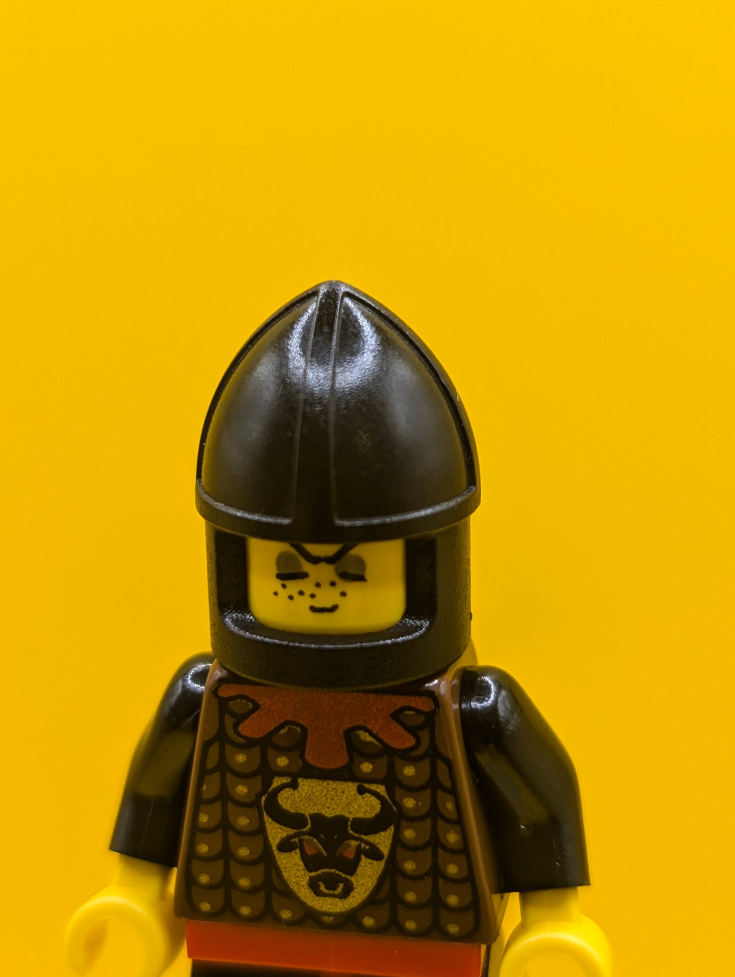 Knights Kingdom 1 cas044 Robber 2 Black Chin Guard Minifigure Lego