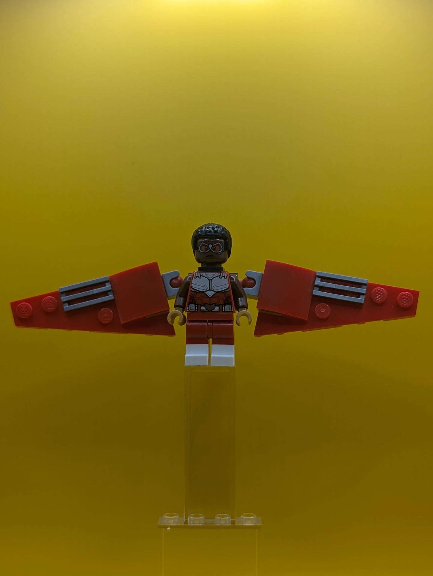 Falcon sh0642 Red Brick Built Wings Minifigure Lego