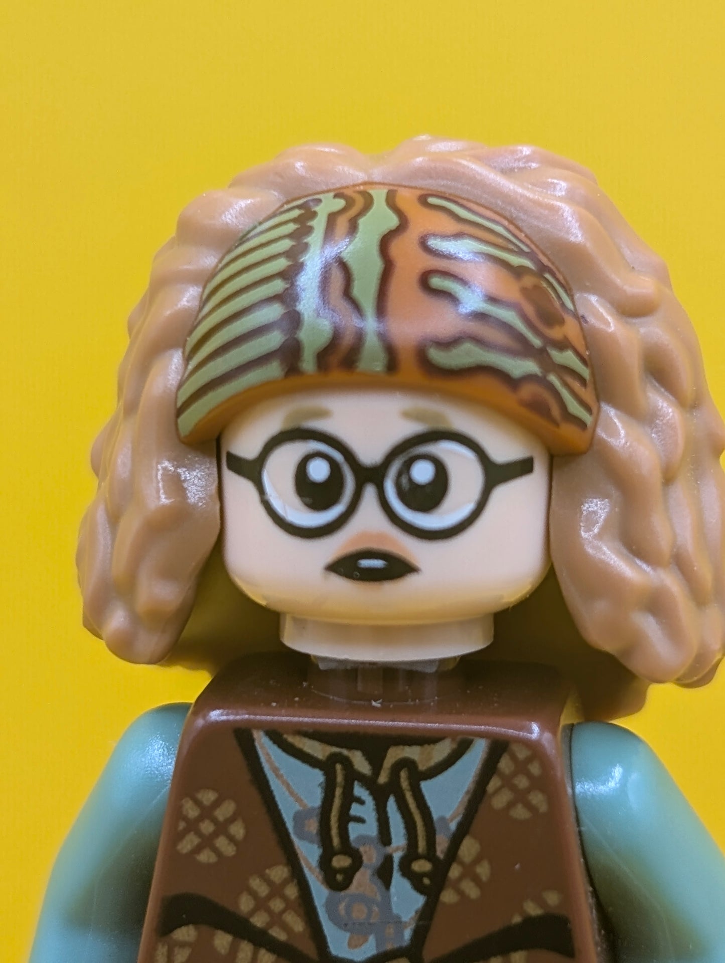 Professor Sybil Trelawney hp332 Harry Potter Reddish Brown and Sand Green Robes Minifigure Lego